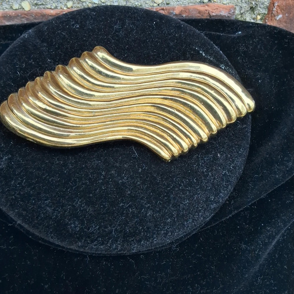 Givenchy Wavy goldtone Brooch - Picture 1 of 8